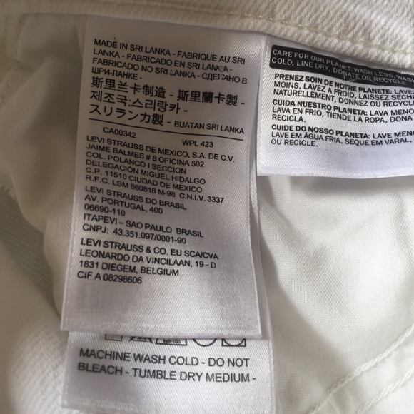 Levis white Jean shorts - Picture 7 of 10